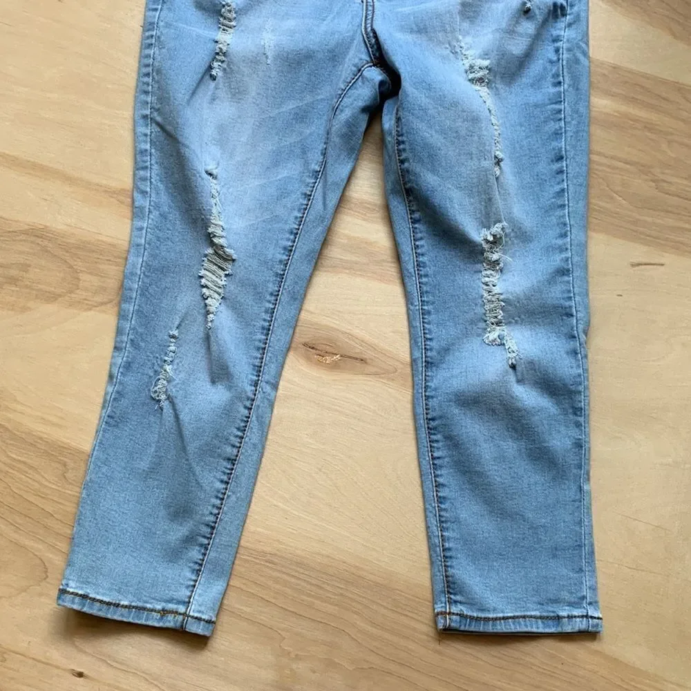 JW Jean Capris - Picture 3 of 8
